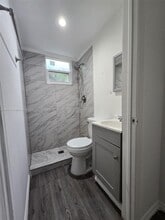 2521 NW 32nd St in Miami, FL - Building Photo - Building Photo