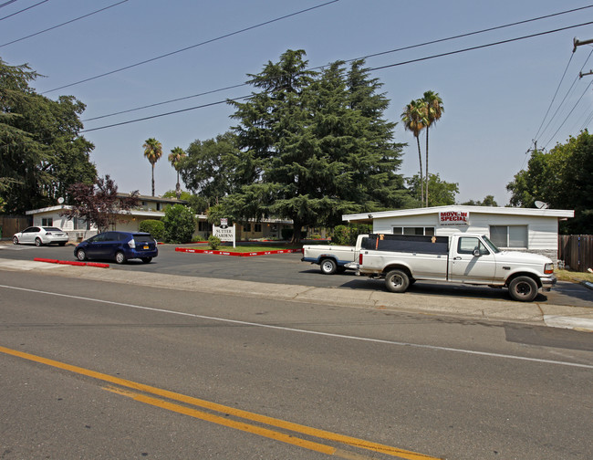 Sutter Park in Carmichael, CA - Foto de edificio - Building Photo