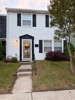 1703 Greentree Ct in Crofton, MD - Building Photo