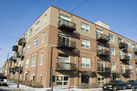 2300 W Diversey Ave in Chicago, IL - Building Photo - Building Photo