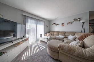 Glenbrook Apartments in Peoria, IL - Building Photo - Interior Photo