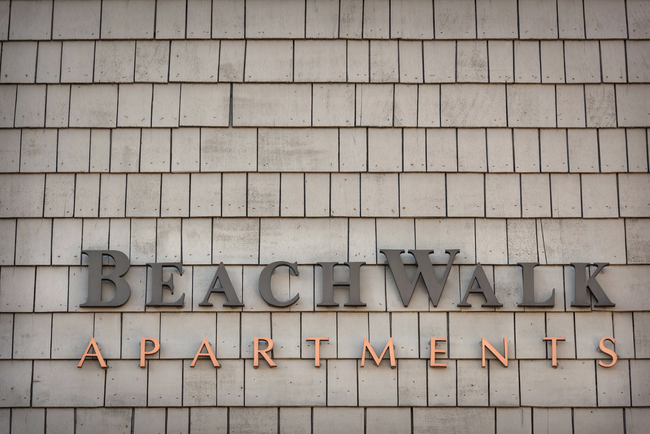 Elan Beachwalk in San Diego, CA - Foto de edificio - Building Photo