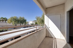 5655 E Sahara Ave in Las Vegas, NV - Building Photo