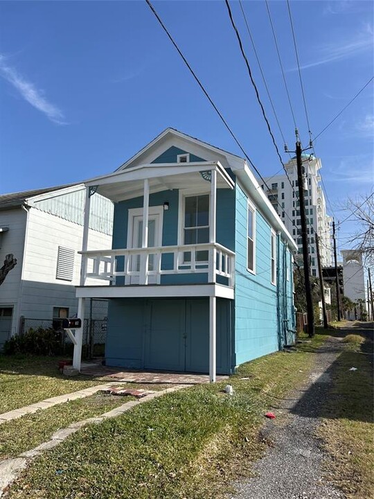 812 7th St in Galveston, TX - Building Photo