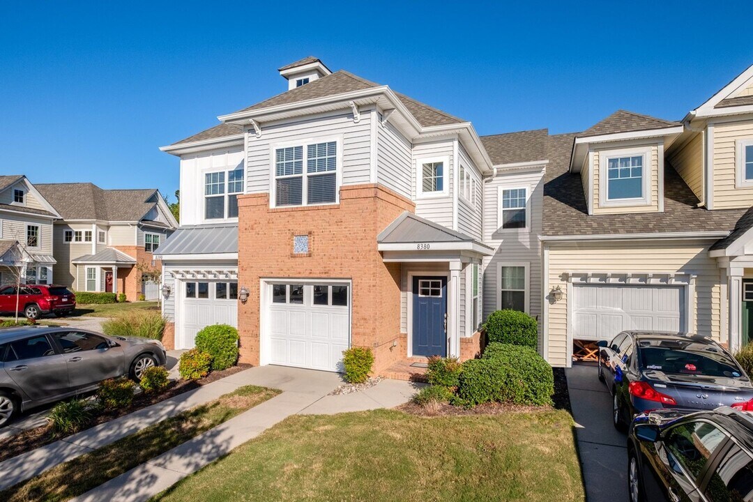 8380 Highland St in Norfolk, VA - Building Photo