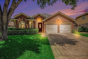 618 Bay Oaks Dr in Kemah, TX - Building Photo