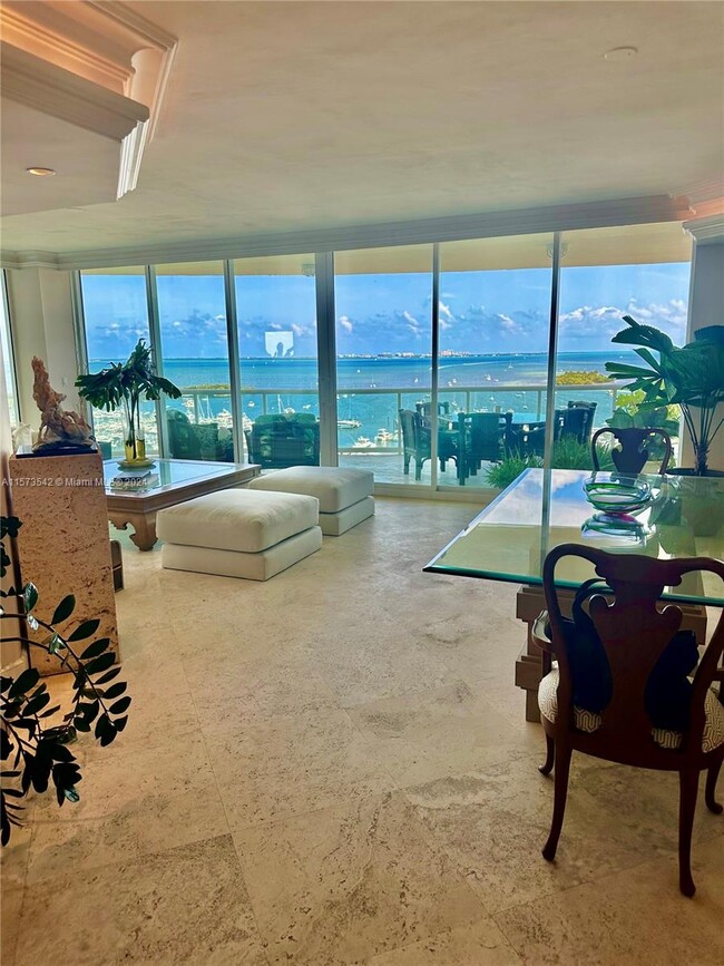 2645 S Bayshore Dr in Miami, FL - Building Photo - Building Photo