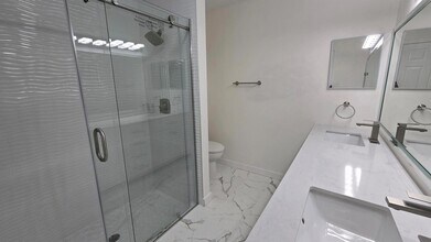 5622 Royal Lake Cir, Unit A in Boynton Beach, FL - Building Photo - Building Photo