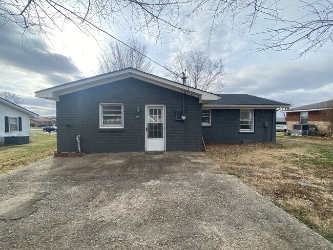 414 Sampson Ave in Adairville, KY - Building Photo - Building Photo