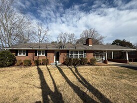 2323 Frederick Dr in Winston-Salem, NC - Building Photo