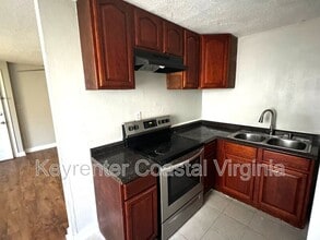 211 Rogers Ave in Norfolk, VA - Building Photo - Building Photo