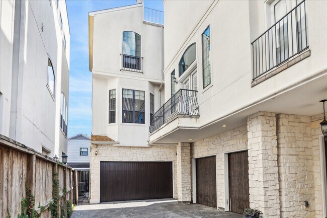 4715 Jackson St in Houston, TX - Foto de edificio - Building Photo