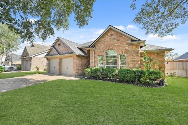 1330 Leigh Gdns Dr, Unit 01-0915 in Sugar Land, TX - Foto de edificio - Building Photo