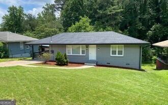 2107 Garden Cir in Decatur, GA - Building Photo