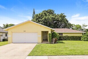 1107 Widgeon Rd in Wellington, FL - Building Photo