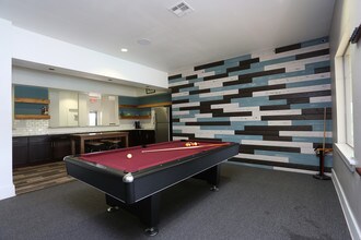 Flats on 12 in College Station, TX - Foto de edificio - Interior Photo