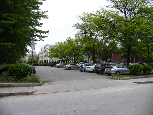 Walnut St. Apartments in Waltham, MA - Building Photo - Building Photo