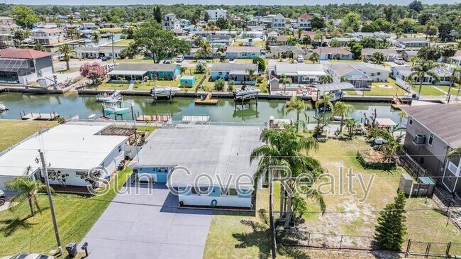 13806 San Juan Ave in Hudson, FL - Building Photo - Building Photo