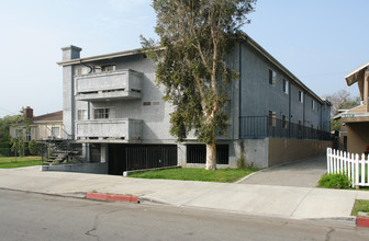 1225 S Lake St in Burbank, CA - Building Photo - Building Photo