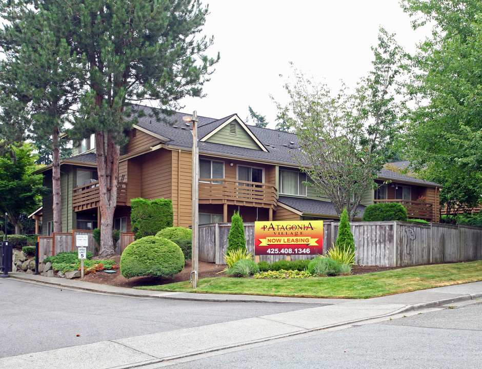 Patagonia Village in Woodinville, WA - Foto de edificio