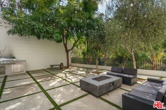 6467 Deep Dell Pl in Los Angeles, CA - Building Photo - Building Photo