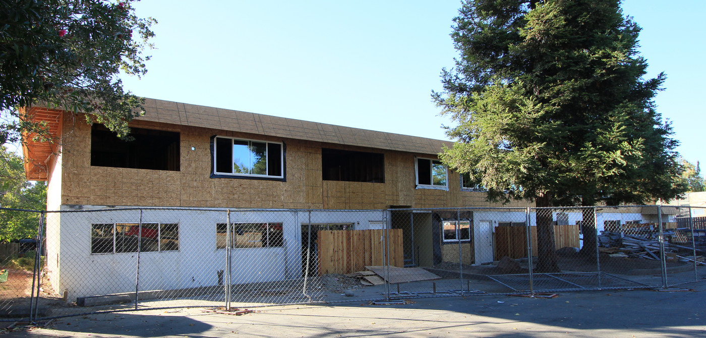 Twin Gardens Apartments in Carmichael, CA - Foto de edificio