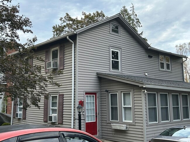 22 Mountainville Rd in Danbury, CT - Building Photo - Building Photo