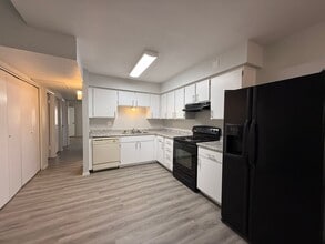 4744 W Rose Ln in Glendale, AZ - Building Photo - Building Photo