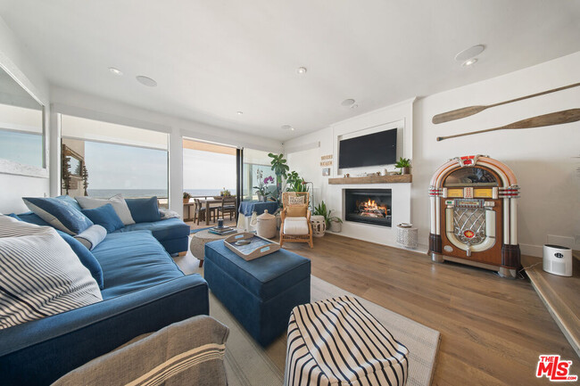 1 Eastwind St in Marina Del Rey, CA - Building Photo - Building Photo