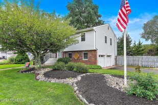 14 S Rd in Monmouth Beach, NJ - Building Photo