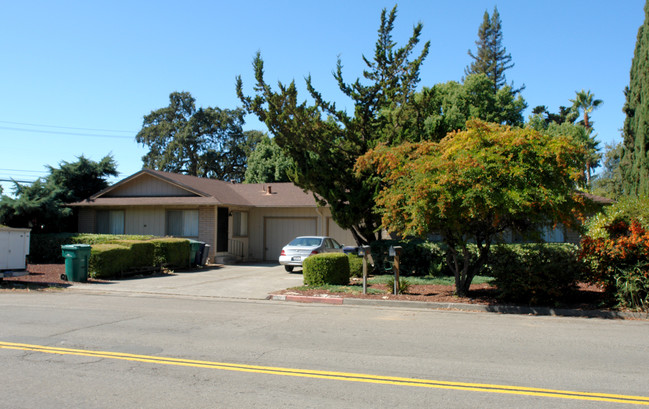 29-31 Ursuline Rd in Santa Rosa, CA - Building Photo - Building Photo