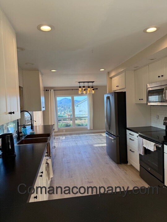 4040 Corolyn Dr in La Mesa, CA - Building Photo