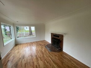 1050 Cedar Way SE in Salem, OR - Building Photo - Building Photo