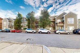 111 W 8th St in Boston, MA - Building Photo