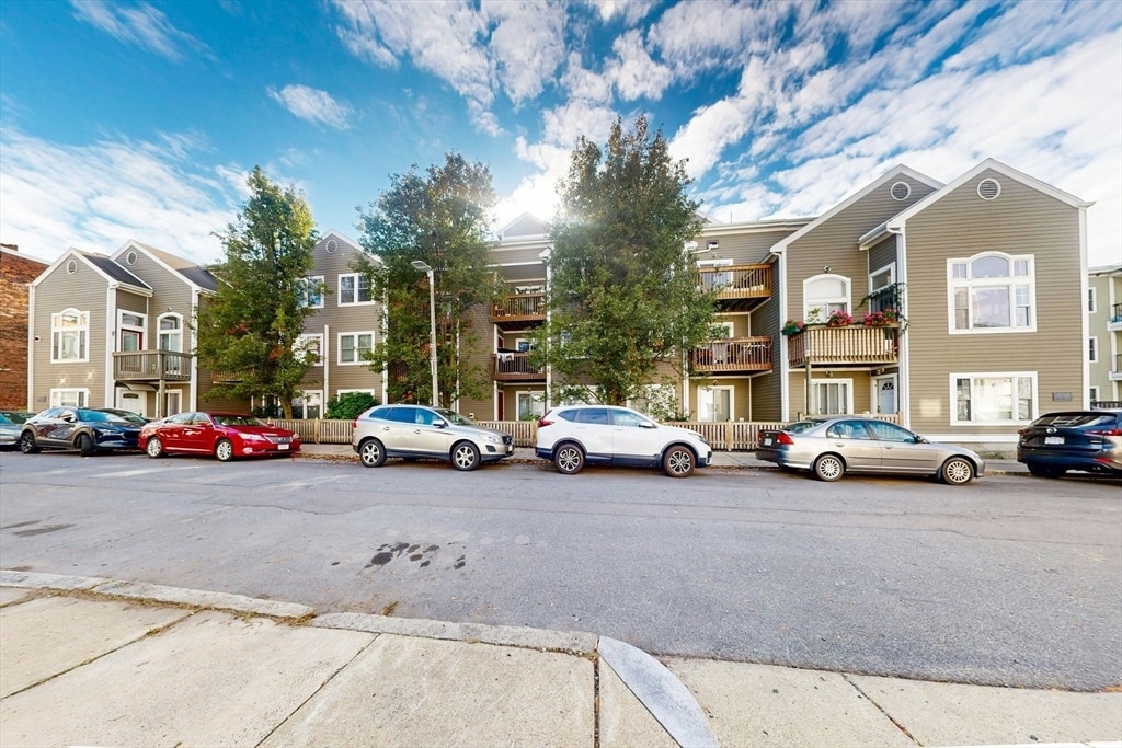 111 W 8th St in Boston, MA - Building Photo