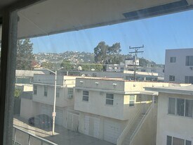 7704 Romaine St, Unit 8 in West Hollywood, CA - Building Photo