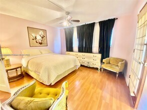 671 S Hollybrook Dr in Pembroke Pines, FL - Building Photo - Building Photo