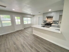 9605 Newfoundland Cir in Austin, TX - Building Photo - Building Photo