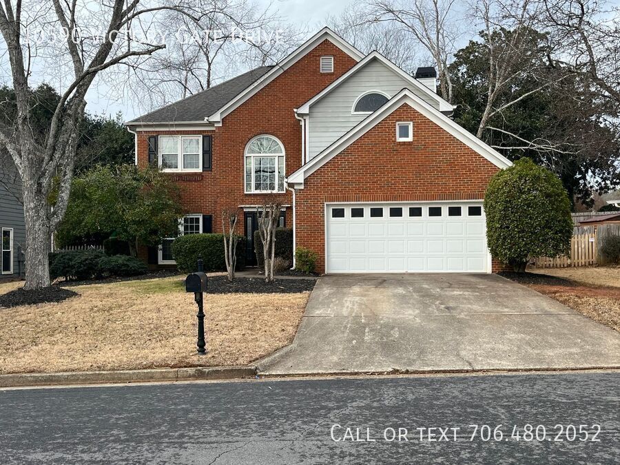 10590 Victory Gate Dr in Alpharetta, GA - Foto de edificio