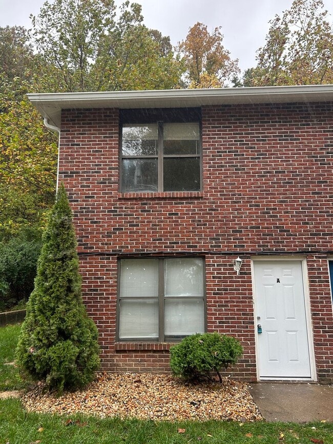 property at 3909 Richmond Ct