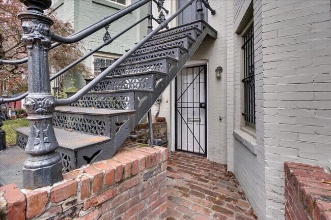 612 C St NE in Washington, DC - Building Photo - Building Photo