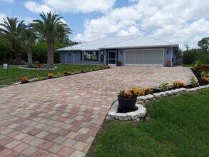 17026 Edgewater Dr in Port Charlotte, FL - Building Photo - Building Photo