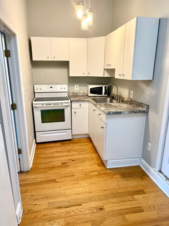1431 John St
