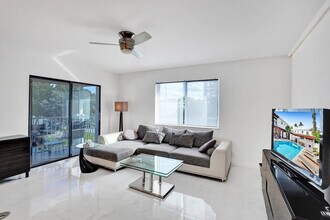 3215 NE 7th St, Unit SI FL2-ID1504114P in Pompano Beach, FL - Building Photo - Building Photo