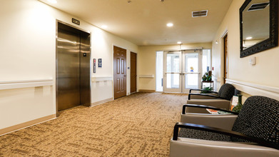 Riverside Senior Lofts in Dayton, OH - Foto de edificio - Interior Photo