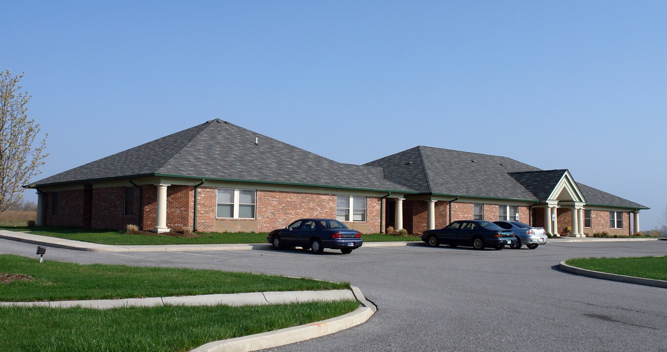 Water Tower East in Merrillville, IN - Foto de edificio