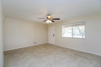 7427 E Belleview St in Scottsdale, AZ - Building Photo - Building Photo