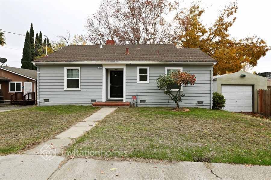 215 W 10th St in Antioch, CA - Building Photo