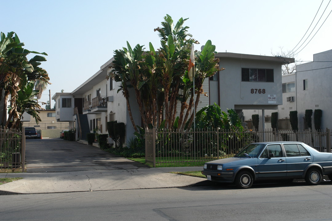 8768 Tobias Ave in Panorama City, CA - Building Photo