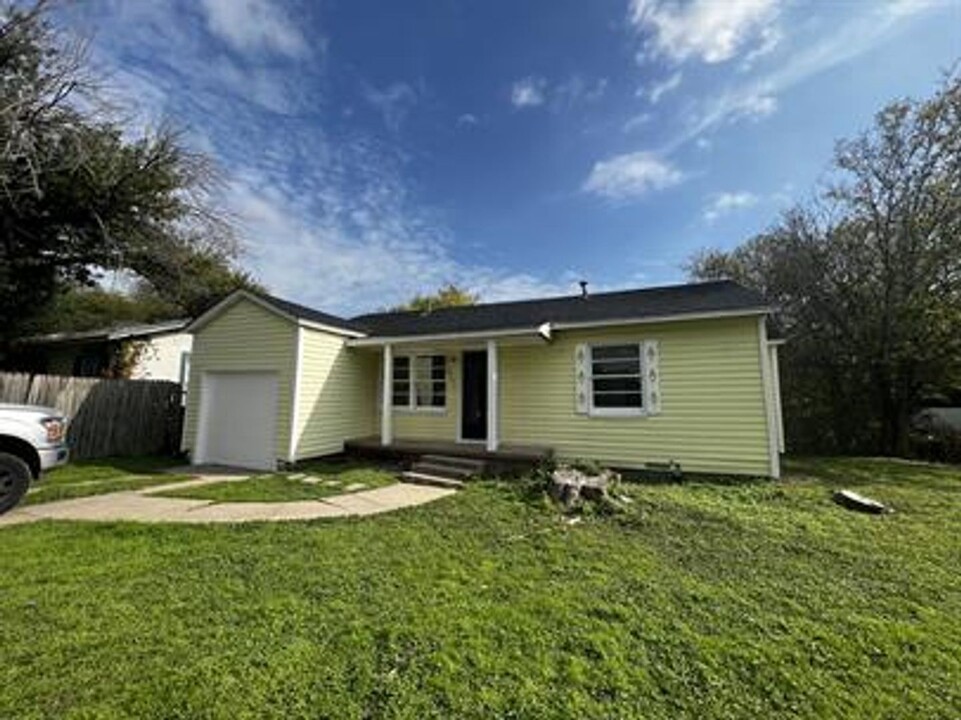 3832 Speight Ave in Waco, TX - Foto de edificio